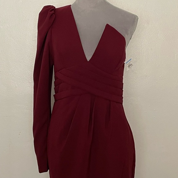 Lavish Alice Woman Burgundy One Shoulder Cocktail Dress Size; 8 - Picture 4 of 13
